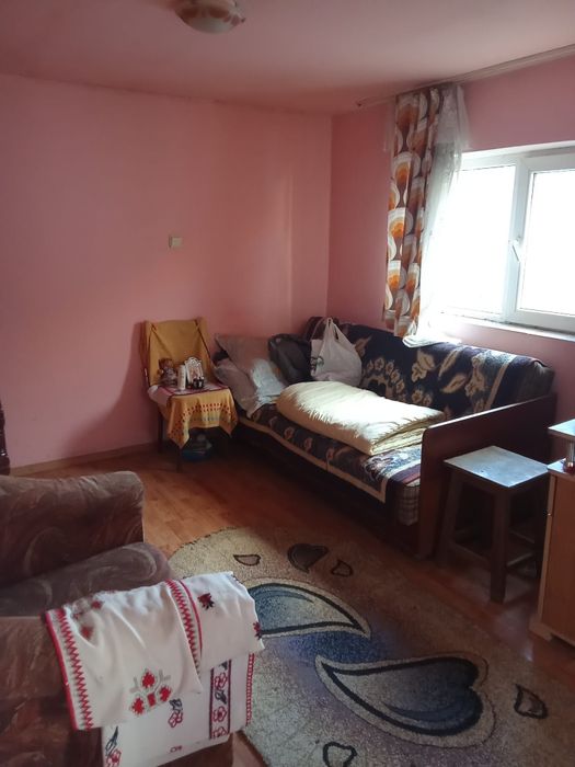 Casă bătrânească de vânzare