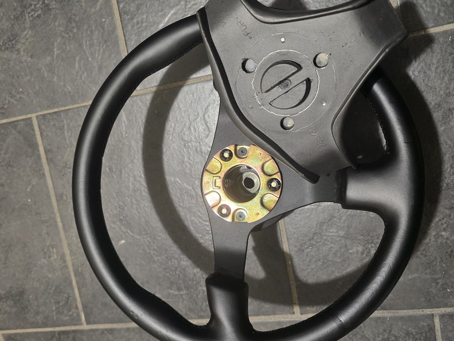 Волан БМВ Е30, Е34, Е32 и др Nardi Blackline 365mm ОЕМ