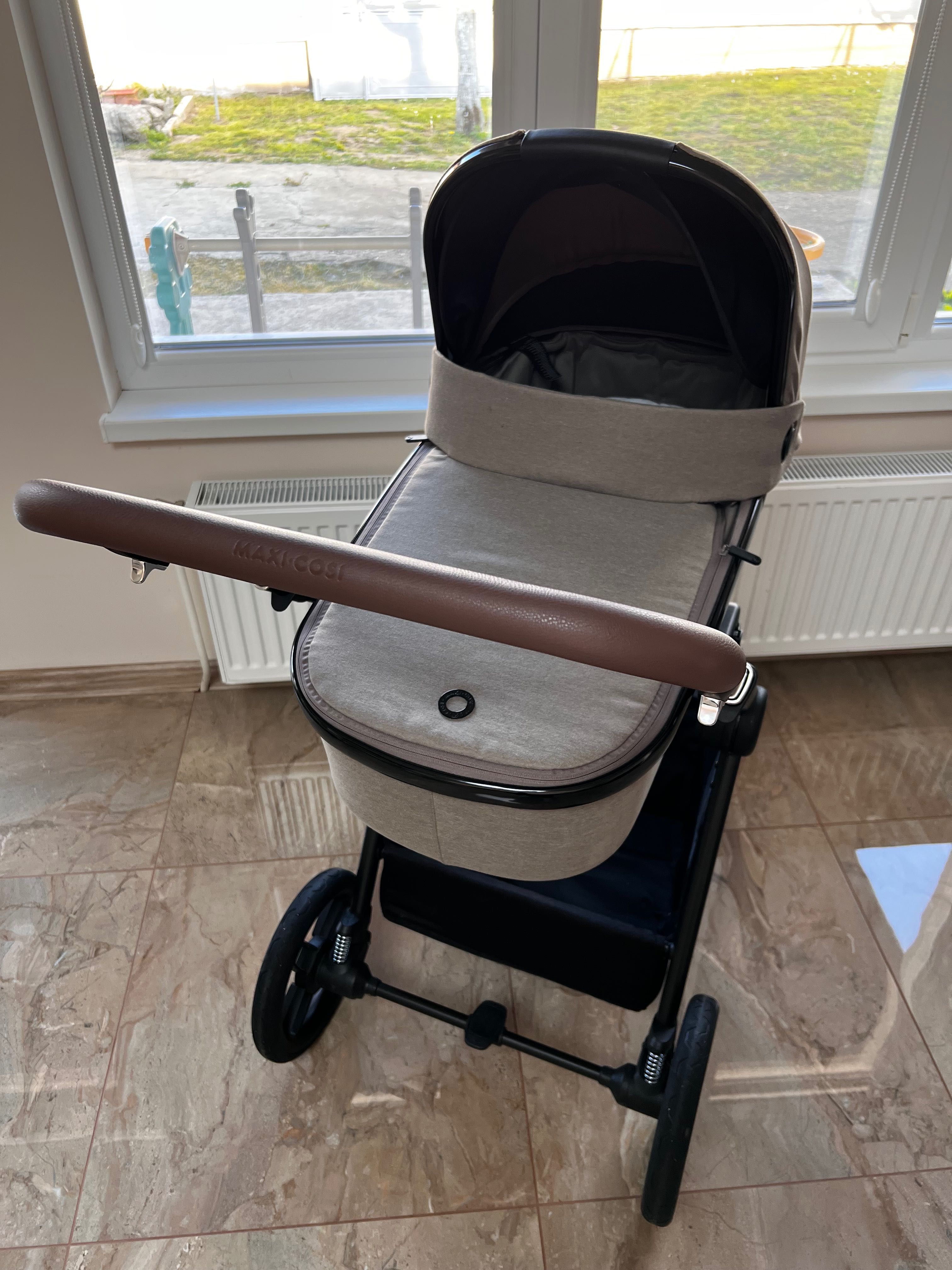 Бебешка количка Maxi Cosi+столче за кола+база+зимно чувалче