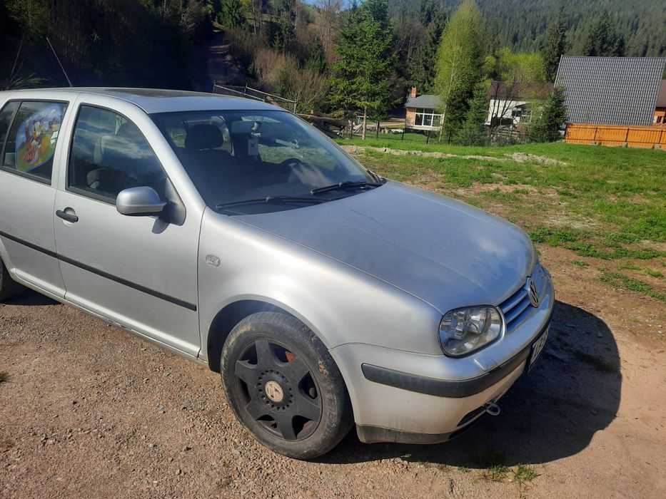 Vând Volkswagen Golf 4