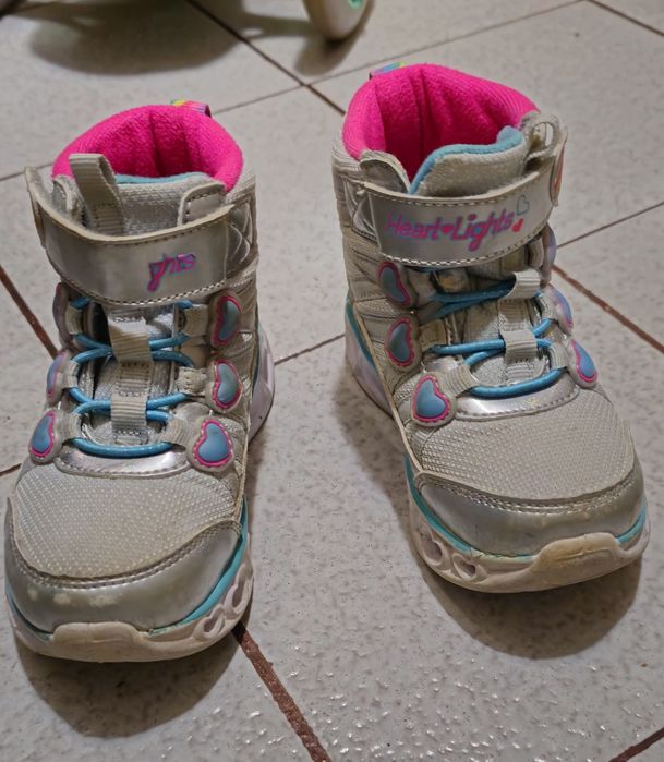 Skechers - Спортни обувки Heart Lights-Sweet с LED светлини, Сребрист