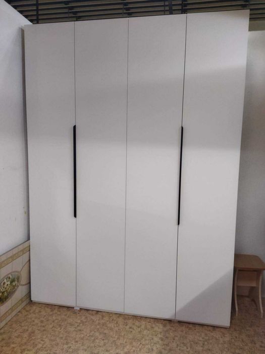 РАСПРОДАЖА. Шкаф. МДФ.Размер-ширина(1.76).высота(2.45).глубина (0.60).