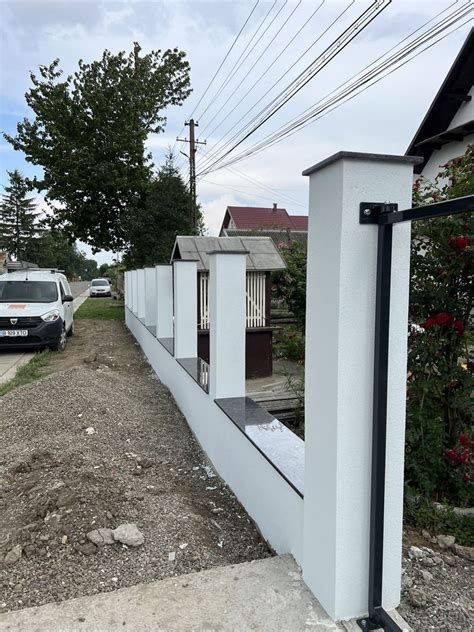 Vand garduri și porți la comanda clientului