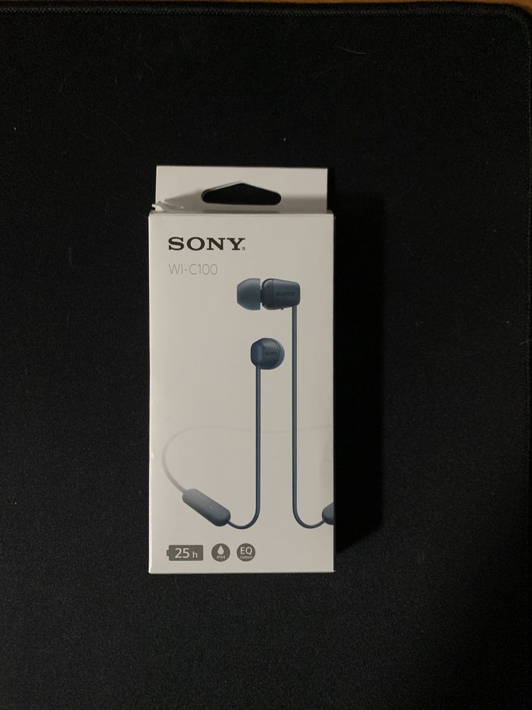 iPhone XR и безжични слушалки Sony
