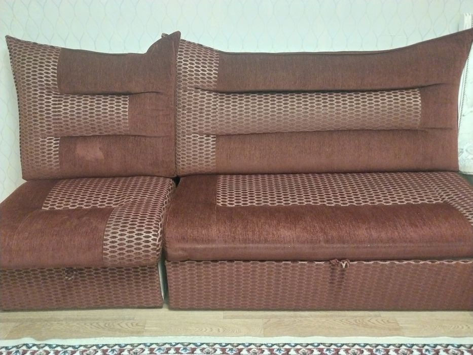 Продам диван подлокотники есть