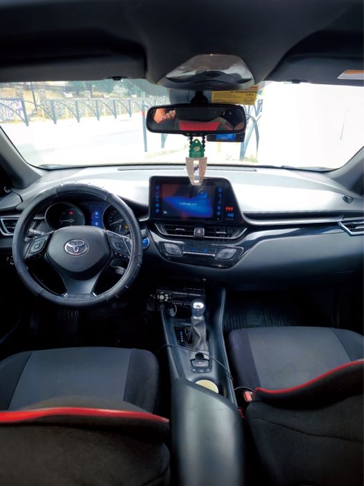 Toyota C-HR 1.8 Hybrid • 2019  • e-CVT • 134.000 km