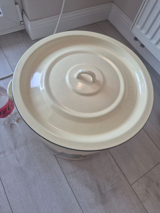 Кастрюля эмалированная