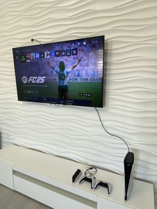 Playstation 5 slim в идеальном состояний +топ игры Ufc5 Fifa 25