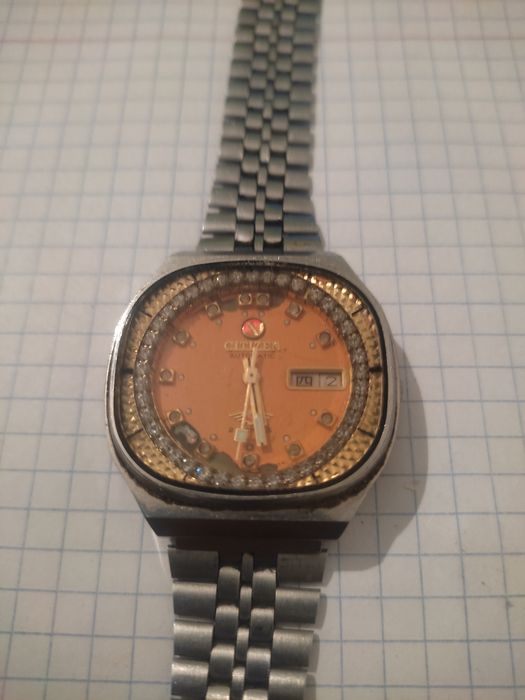 Продам часы ситезен оригинал работает самозовадяший