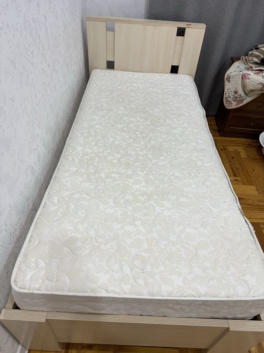 Продам кровать ортопедическую с матрасом