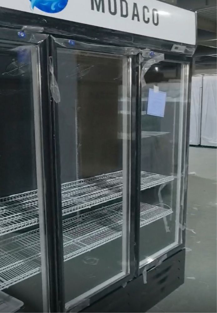 Vitrina frigorifica verticala cu 3 usi NOUA