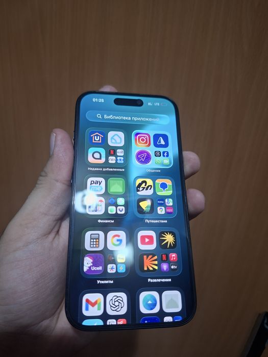 iPhone  16 black