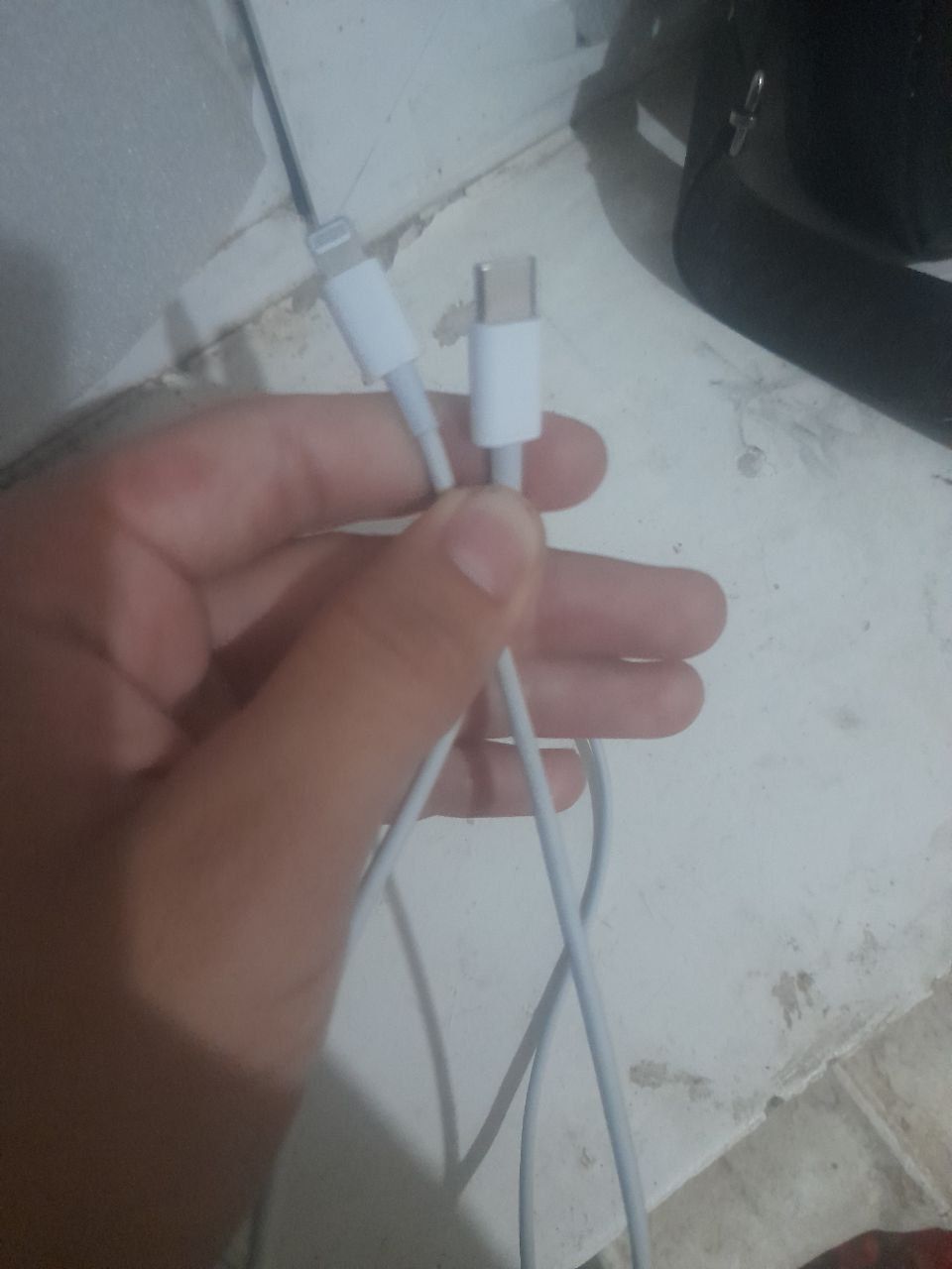 Iphone zaryatchik galofka va kabeli bilan