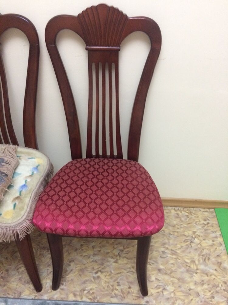 Стол со стульями