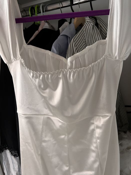 Rochita alba satin elastic noua