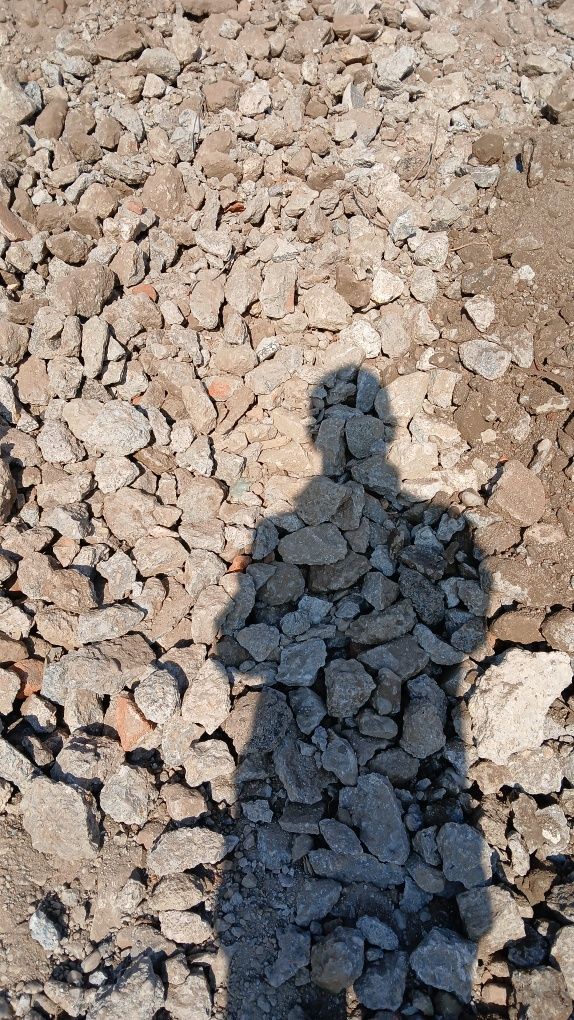 Vanzare nisip / balast / beton concasat / piatra / margaritar / frezat