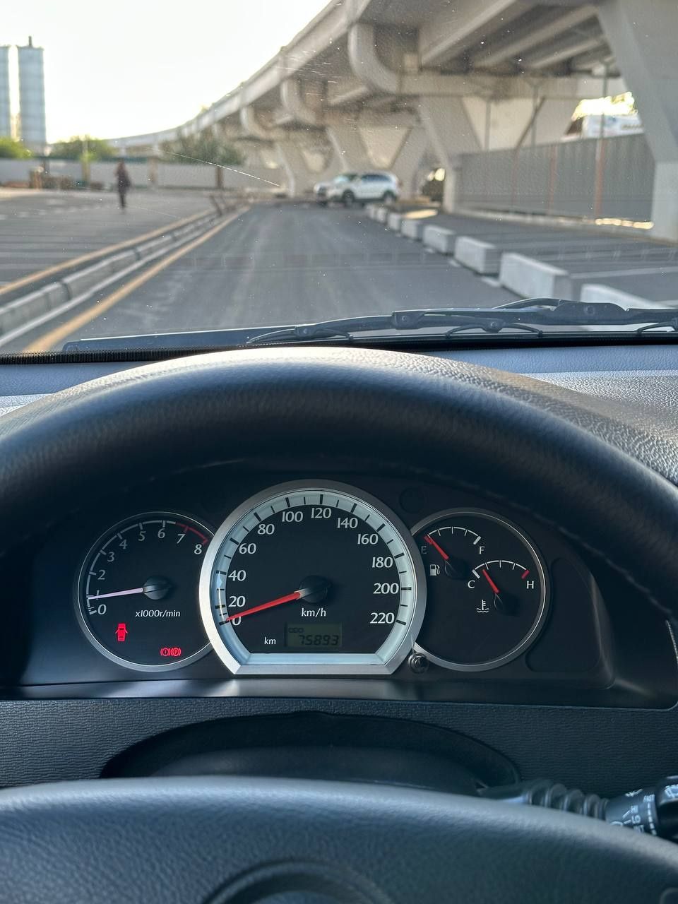 Jentra 2015 yil 76 000 km prabeg idealniy sastiyanada bitta petno bor