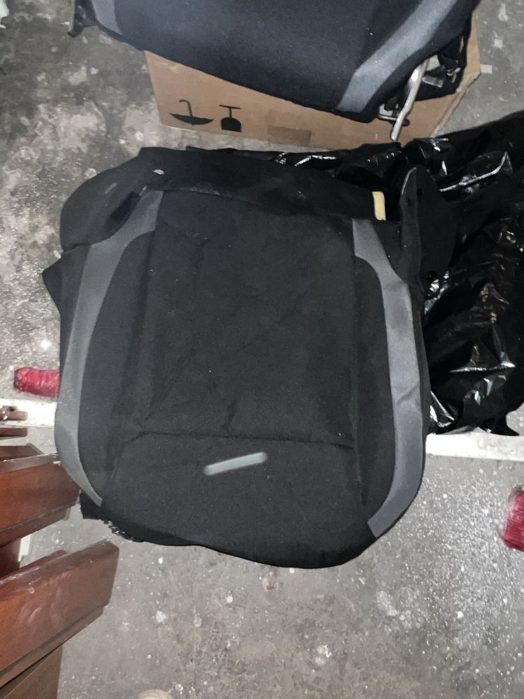 Husa sezut si spatar scaun sofer dacia duster
