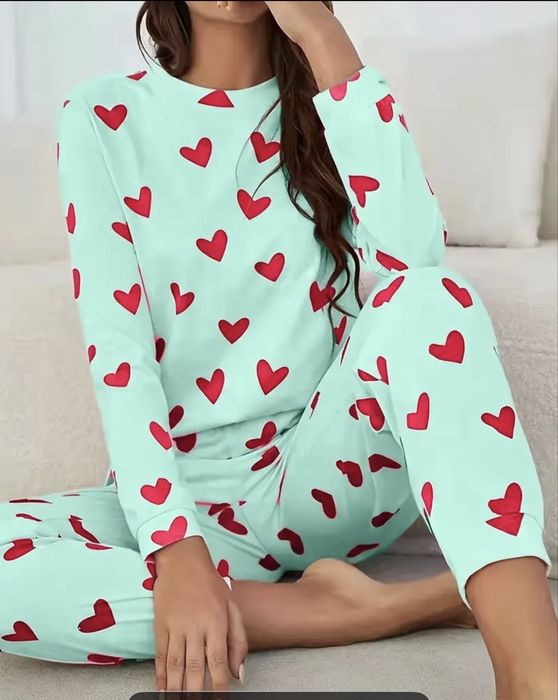 Дамска пижама на сърца