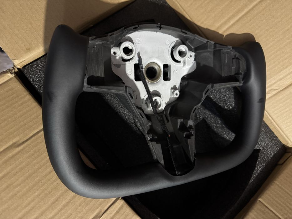 волан за tesla 3 Y  YOKE