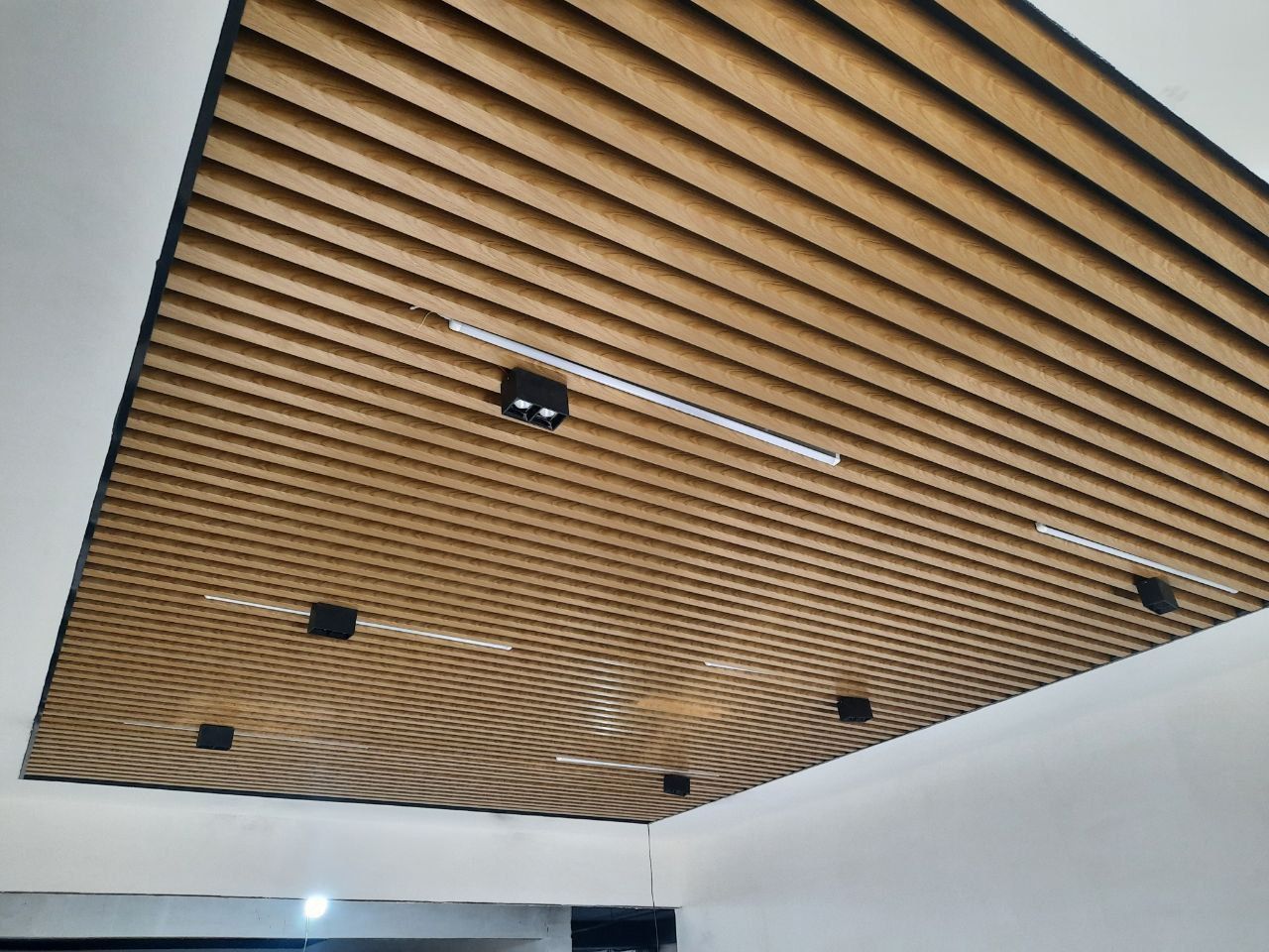 Реечный потолок reechniy кубическая подвесные и стеновые Стаж 10 лет!