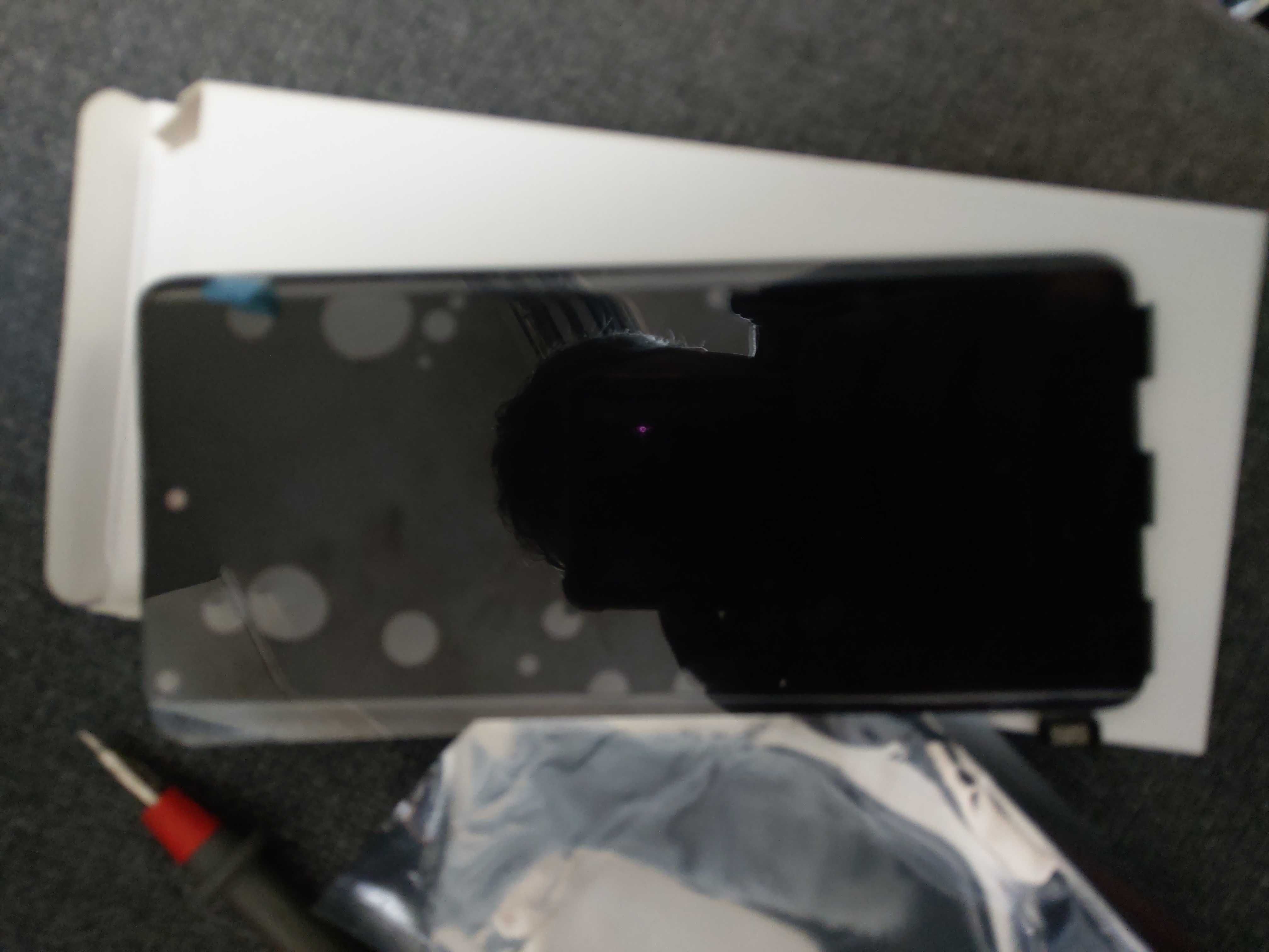 Продавам дисплей за Realme 14 pro  амолед