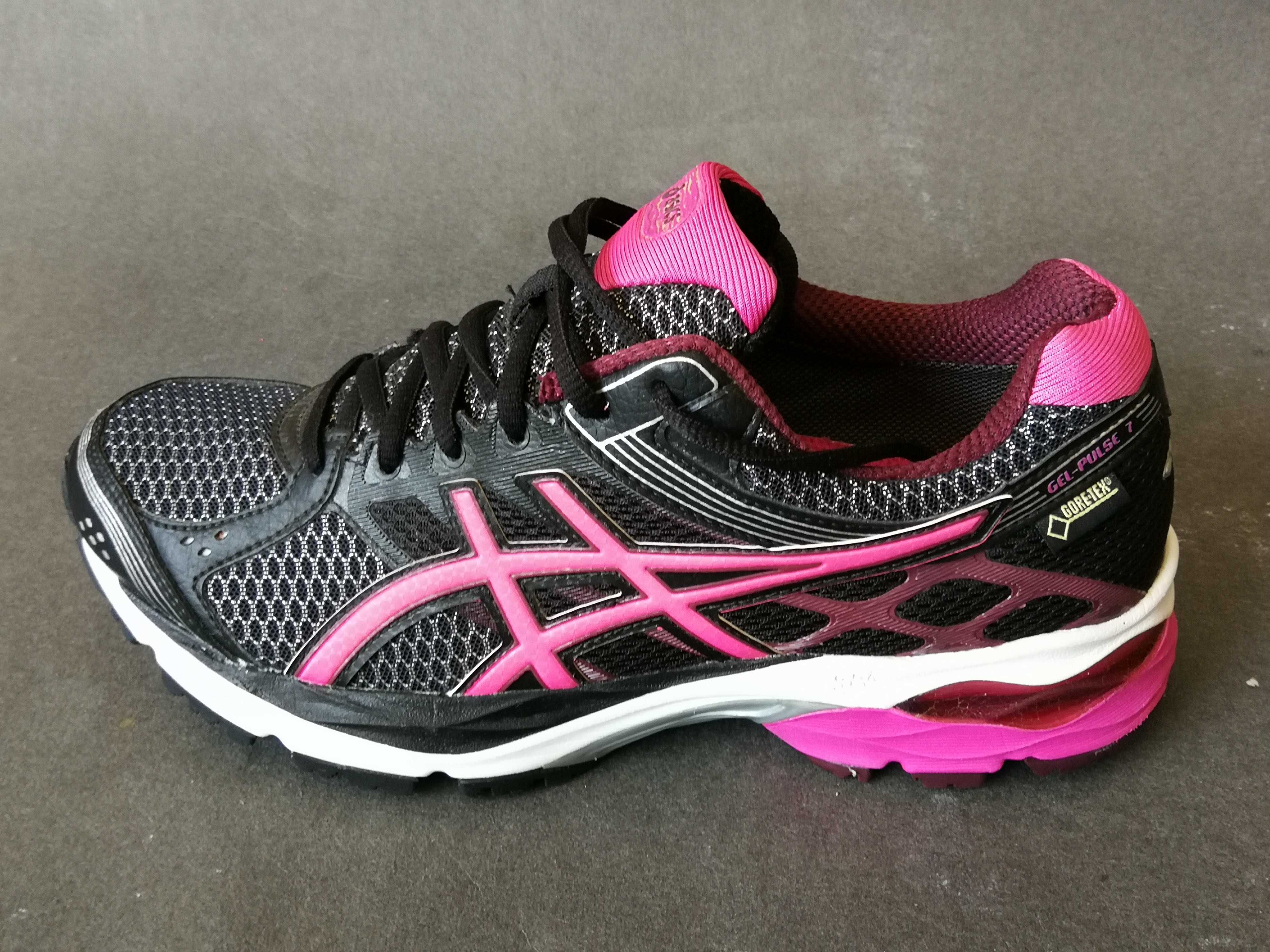 Adidasi ghete alergare munte maraton  40 41  ASICS GORETEX  Ca NOI