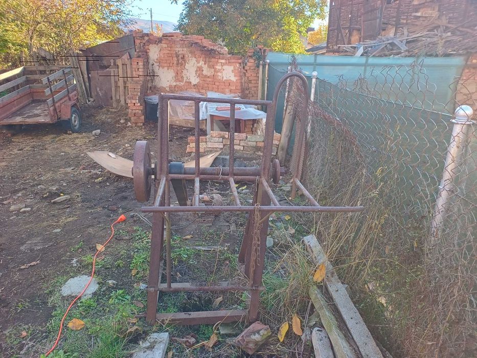 Продавам монофазен циркуляр тип люлка