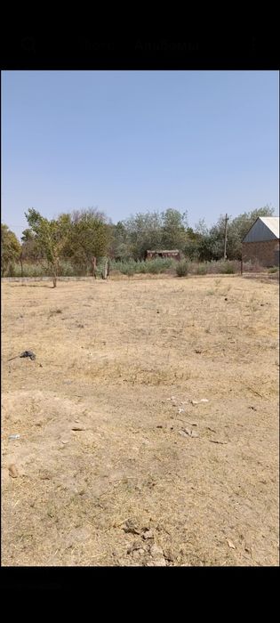Uy sotiladi padval blan 3 etaj kadastiri bor shabada joyda 6 ta hona