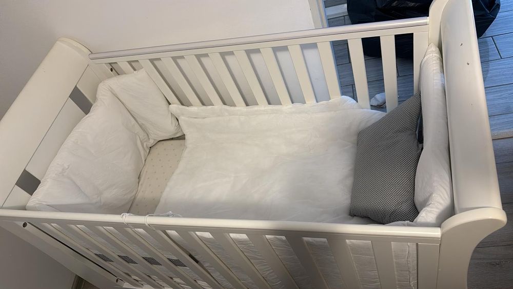 Patut lemn masiv + saltea