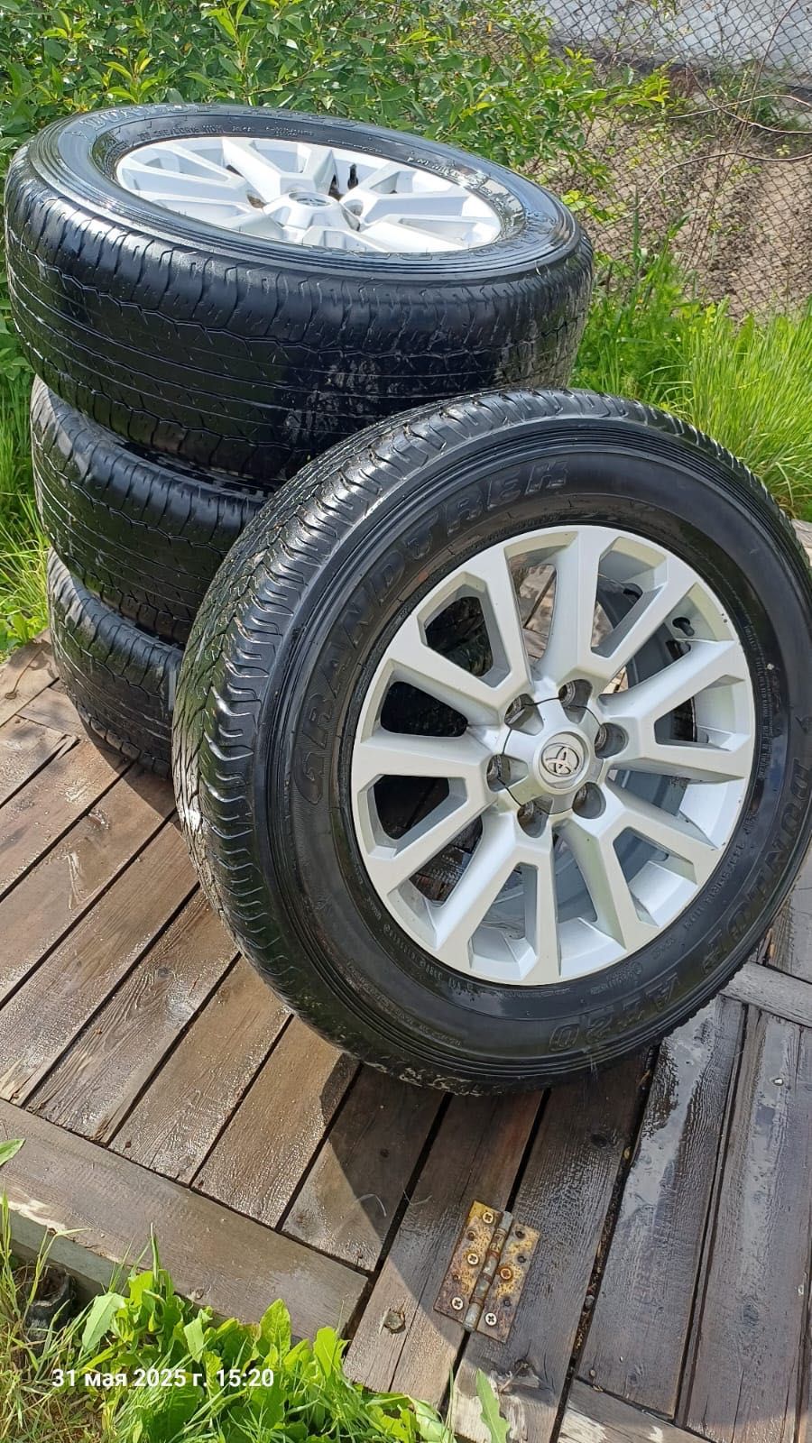 Продам комплект шин DUNLOP с дисками Хайлюкс, Прадо