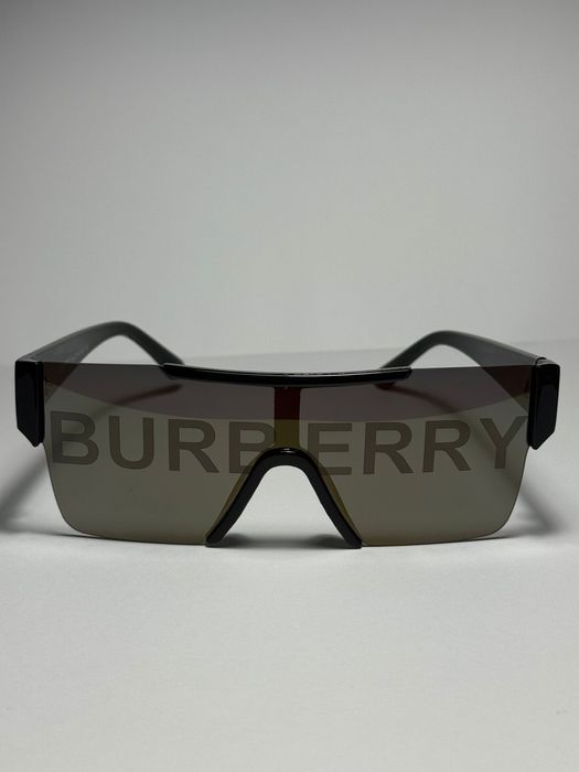 Ochelari de soare Burberry unisex – stil futurist