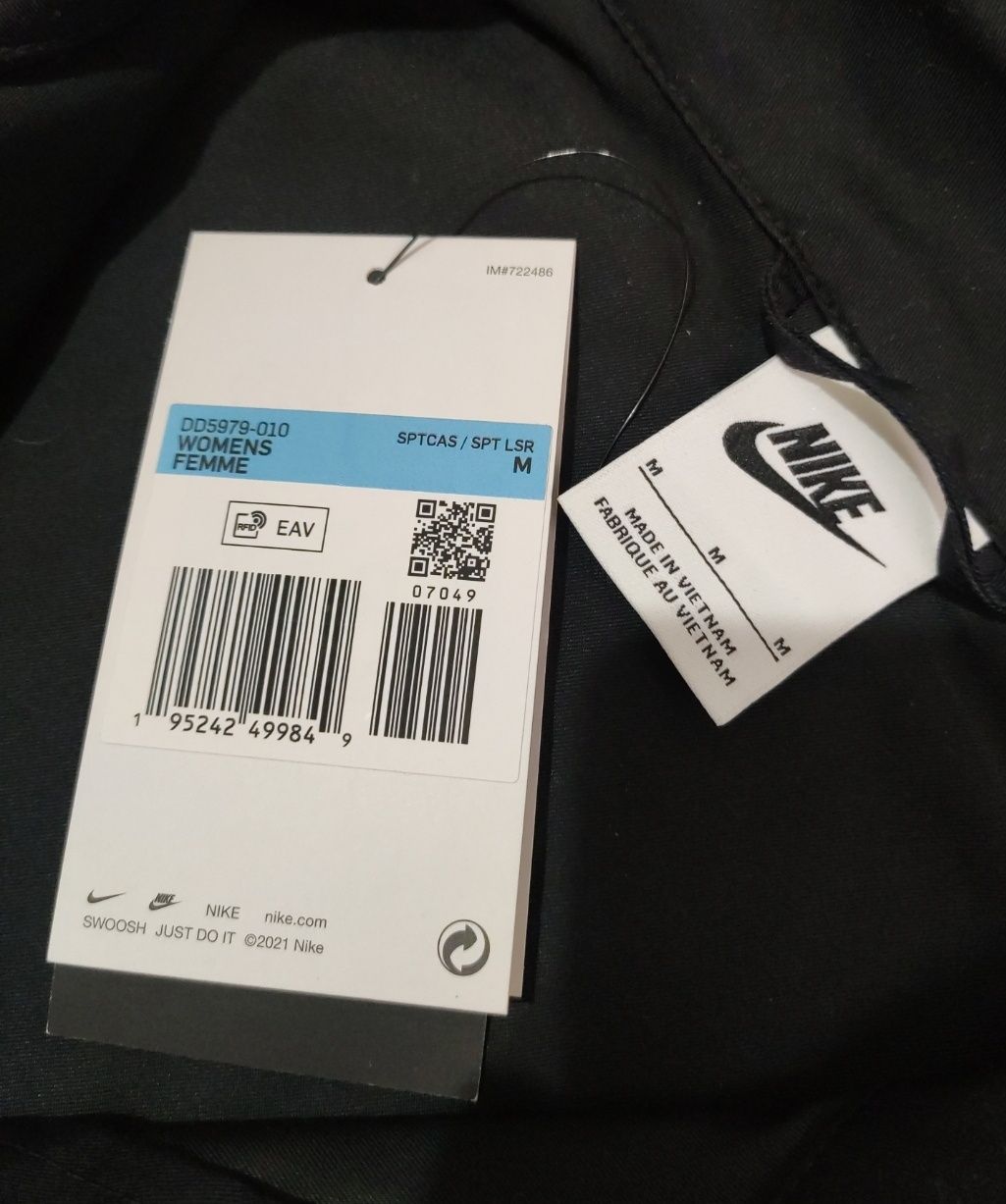Geaca Nike mărimea M damă loose fit sau S bărbați