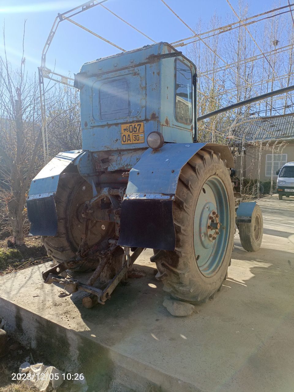 Traktor 28  holati yaxshi