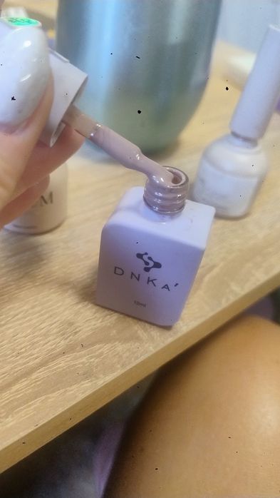 Гел лакове . И трите са почти пълни. Дублират ми се