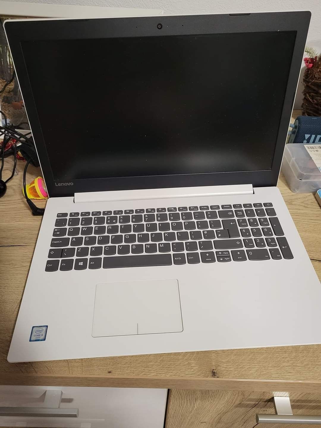 Laptop Lenovo white