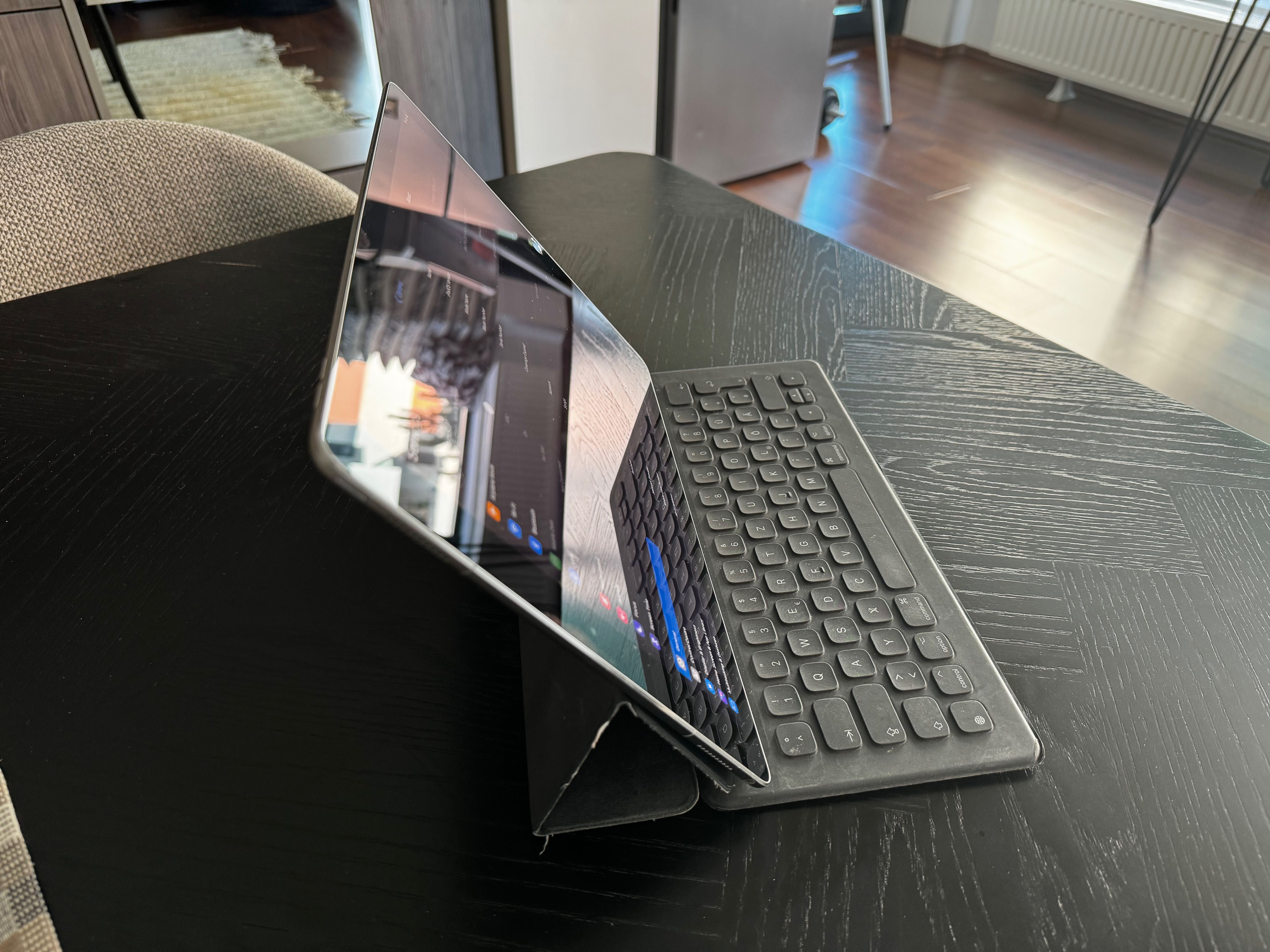 Pachet: iPad Pro 12.9 2nd Gen 256 GB Cellular + tastatura + pencil