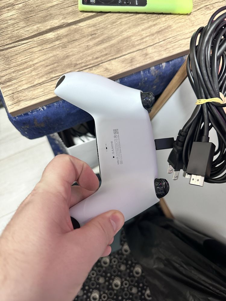 Playstation5 slim 1Tb 20 игр на борту все есть гарантия тоже