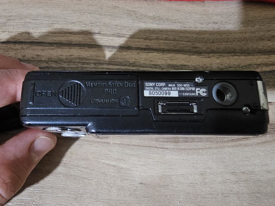 Sony CyberShot DSC-W55 - Черна + HG Duo карта 8GB + батерия + калъф