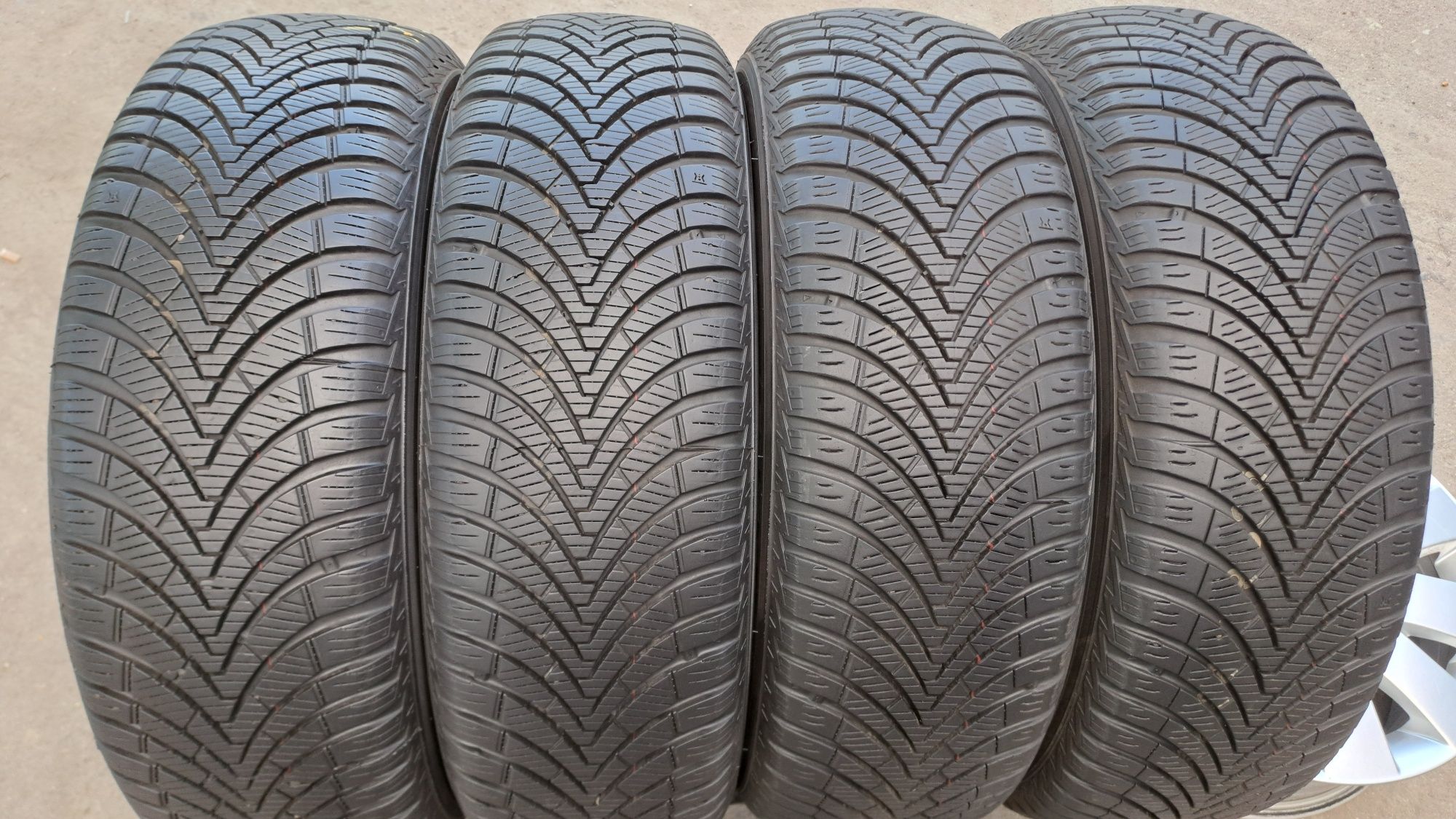 4бр. 2023г. Всесезонни 185/65/15 Kumho Solus 4S
