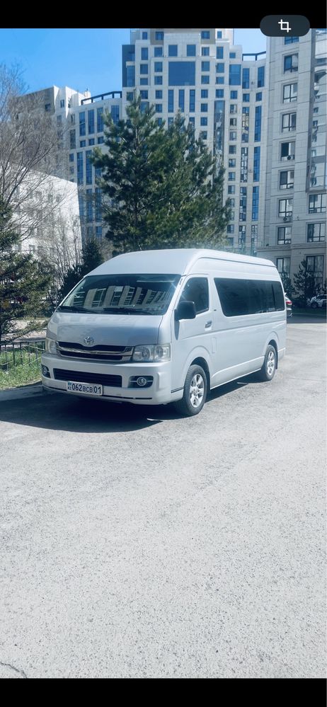 Пассажирские перевозки на Тойота Hiace.  Заказ микроавтобуса