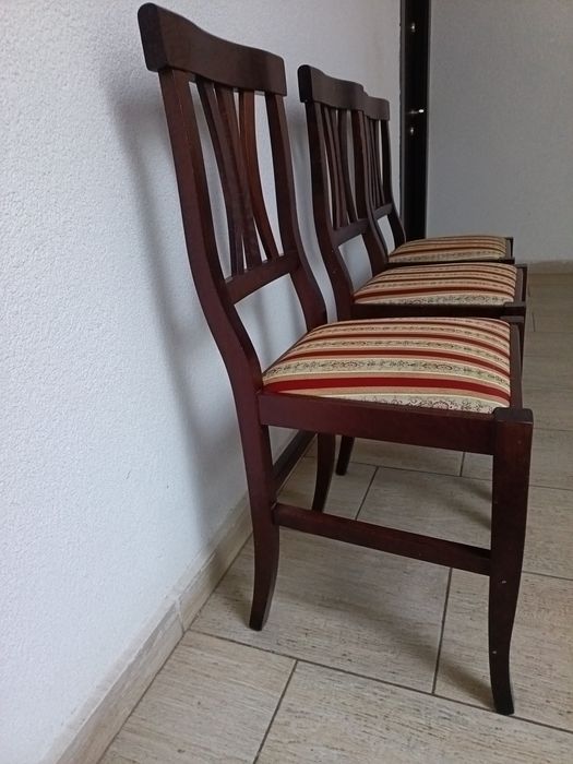 Vând 3 scaune lemn masiv