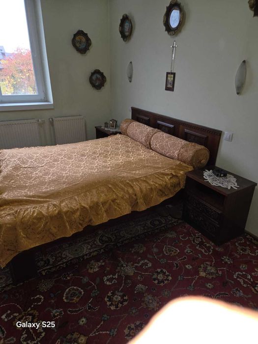 Mobila din lemn masiv pentru dormitor