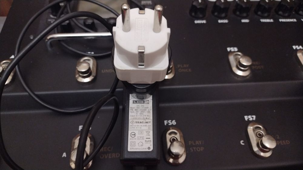 Продавам:Тремоло за Страт черно и седла за китара!. + процесор ..