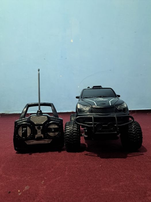 Bolalar uchun pultli mashina