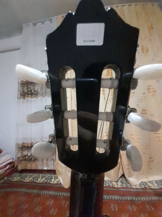 Gitara yaxshi holatda