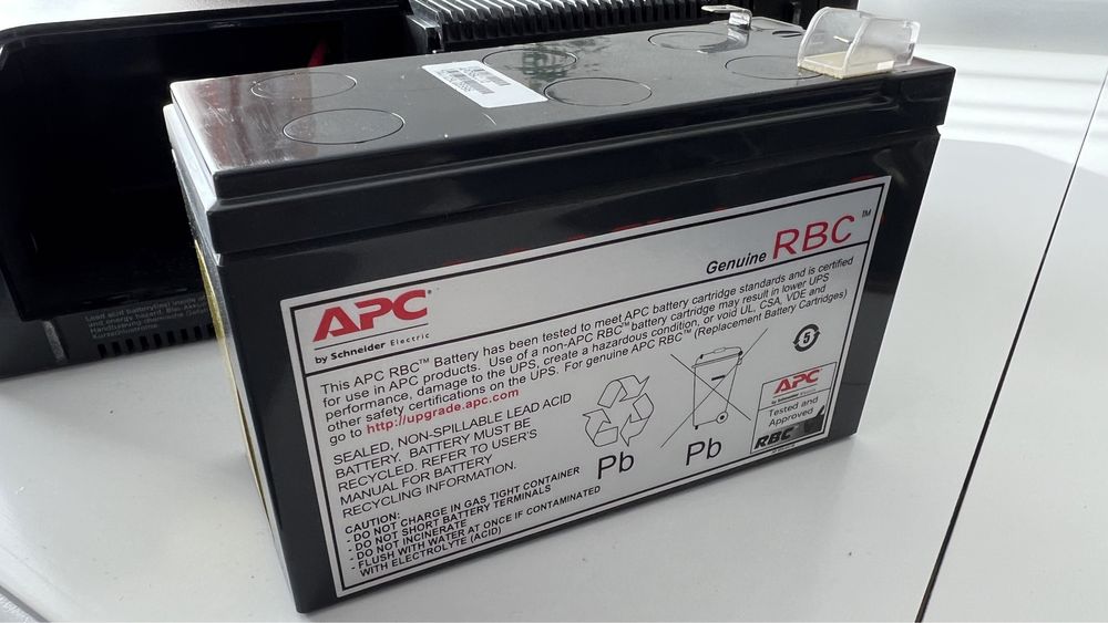 APC Power-Saving Back-UPS Pro 550, 550VA, LCD