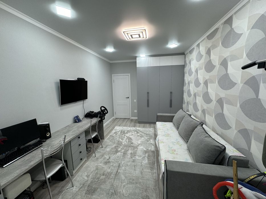 Продам квартиру 3 комнатную на Голубых прудах