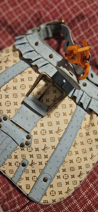 Geanta monocrom inspirație LV