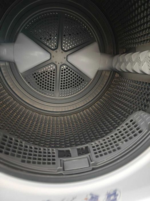 Uscator de rufe Whirlpool W7 D84WB EE, 8 kg, FreshCare, al 6-lea simt